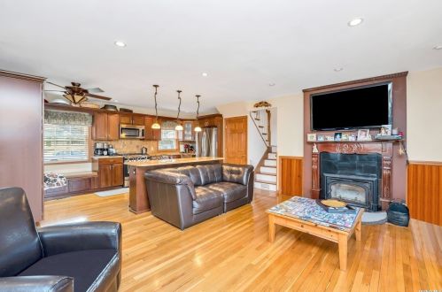 3 Lyons St, Huntington Station NY 11747-1000 exterior