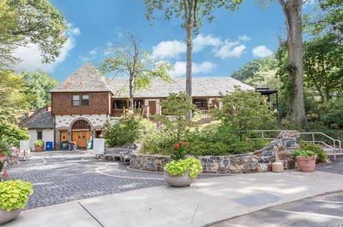 47 Lorraine Ter, Mount Vernon NY 10553-1234 exterior