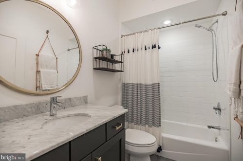 1018 Leithgow St, Philadelphia PA  19123-1421 exterior