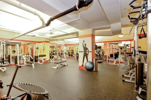 250 Pearson St, Chicago IL  60611-7225 exterior