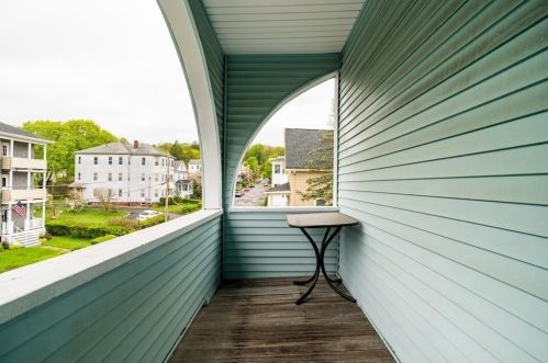 12 Kosta St, Worcester MA 01607-1525 exterior