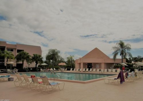 200 Turtle Lake Ct, Naples FL 34105-5567 exterior