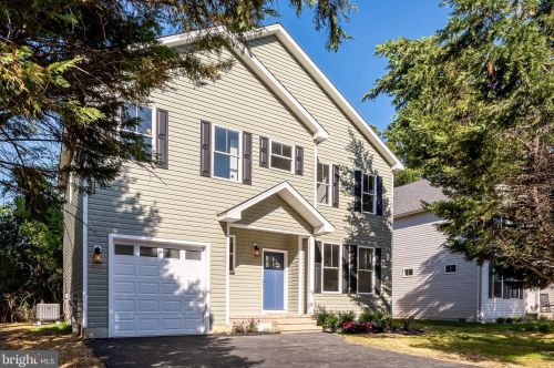 1631 Chesapeake Dr, Edgewater, MD 21037-1911