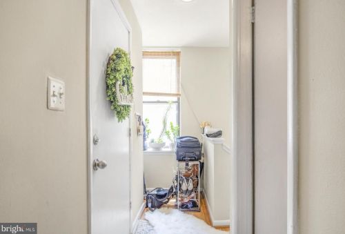 2105 Christian St, Philadelphia, PA 19146-1209