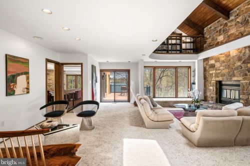 2230 Deerfield Dr, Media PA 19063-1834 exterior