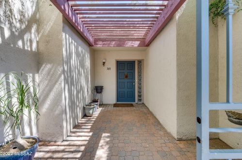 7431 Ln Cienega Dr, Tucson AZ 85712-1423 exterior