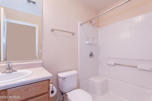 9558 Marsh Wren Pl, Tucson AZ 85742-8455 exterior