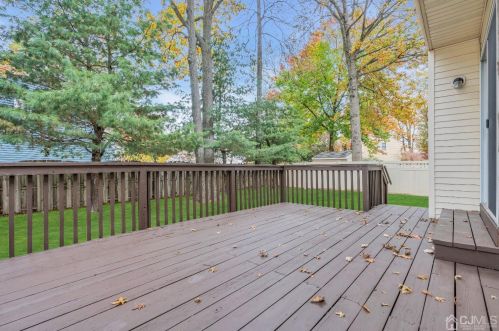 4 Rockoff Ct, Edison NJ  08837-3000 exterior