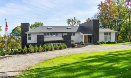 15 Birch Rd, Kinnelon, NJ 07405-2504