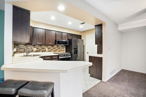 7238 Beacon Hill Dr, Pittsburgh PA 15221-2556 exterior