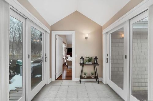 40 Cox Ave, Armonk NY 10504-2016 exterior