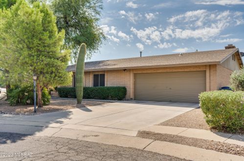 7590 Ln Cienega Dr, Tucson AZ 85712-1423 exterior