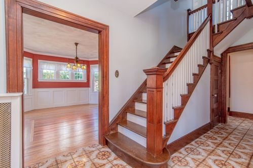 201 Longmeadow St, Springfield MA 01106-1337 exterior