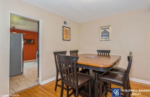 228 Hawthorne Ave, Elmhurst IL  60126-3242 exterior