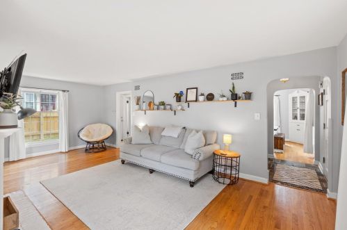 8524 Wright St, Milwaukee, WI 53226-1940