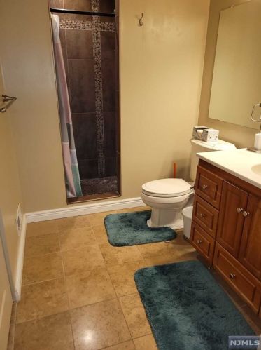 578 Holly Ct, Mahwah NJ 07430-3437 exterior