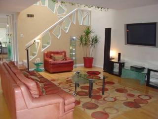 6342 Southpoint Dr, Dallas TX  75248-2108 exterior