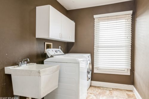 237 Burning Bush Trl, Bull Valley IL 60012-3652 exterior