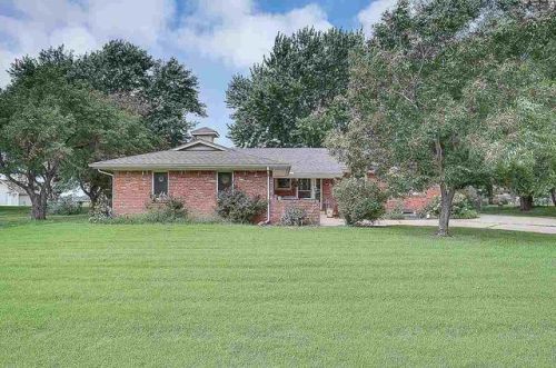 123 Wolf St, Cheney, KS 67025-8705