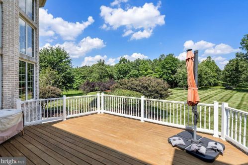 12705 Greenbriar Rd, Rockville MD 20854-6324 exterior