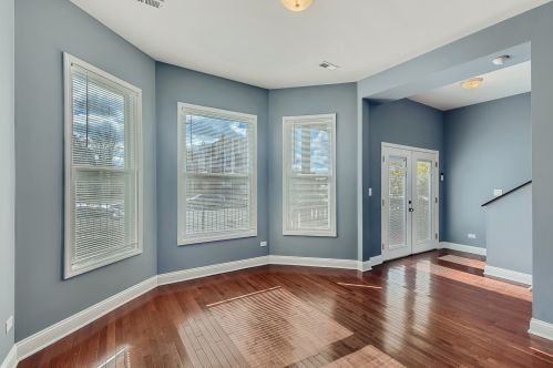 912 75th St, Chicago, IL 60619-2024