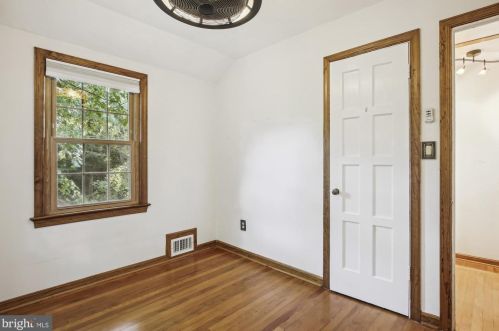 5823 Monticello Rd, Alexandria VA 22303-1302 exterior