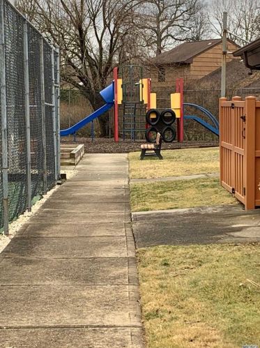 44 Ashley Cir, Commack NY 11725-4640 exterior