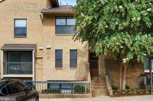 8 Dudley Ct, Bethesda, MD 20814-5426