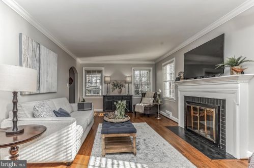 1612 Oakcrest Dr, Alexandria VA 22302-2337 exterior