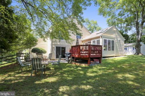 9104 Fls Chapel Way, Rockville MD 20854-2455 exterior