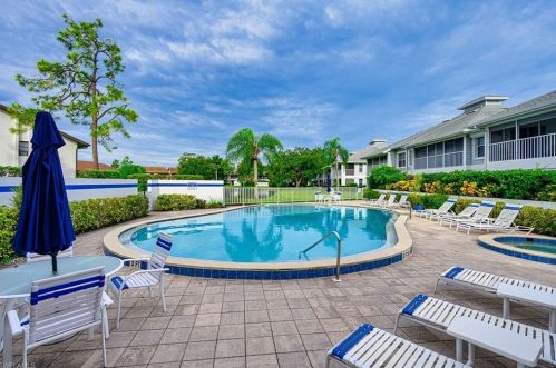 700 Misty Pines Cir, Naples FL 34105-2505 exterior