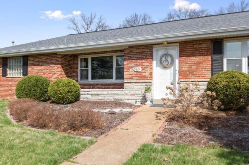 9327 Eddie And Park Rd, Saint Louis, MO 63126-2859