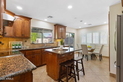 11641 23rd St, Phoenix AZ 85028-1705 exterior