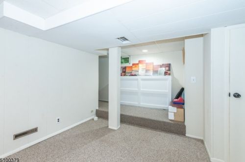 34 Summit Rd, Sparta NJ  07871-1411 exterior