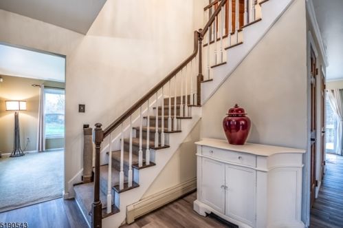 6 Crestwood Ct, Hackettstown, NJ 07840-4802