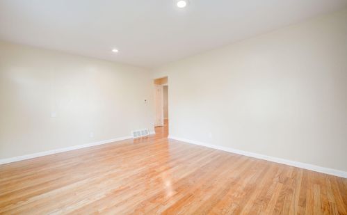 7800 Palmetto Ave, Milwaukee WI  53218-3750 exterior