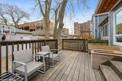 1908 Roscoe St, Chicago IL 60618-6245 exterior