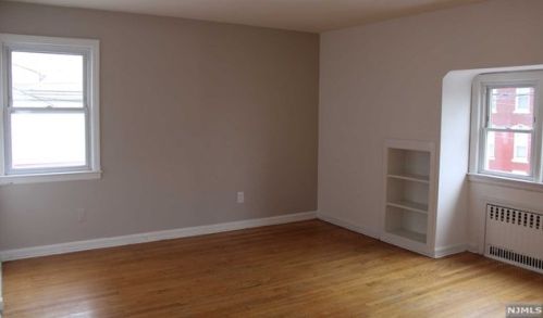 211 5th St, Fairview NJ  07022-1439 exterior