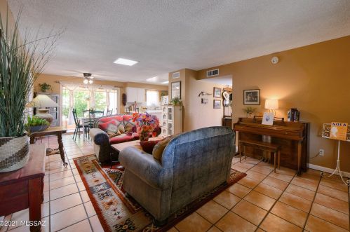 808 Abrego Dr, Green Valley AZ 85614-3641 exterior