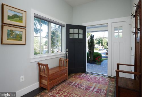 6825 Old Chesterbrook Rd, Mc Lean VA 22101-4408 exterior