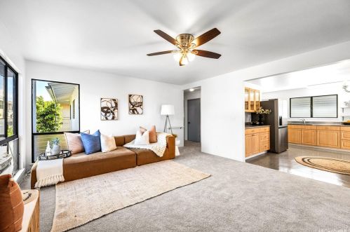 3248 Castle St, Honolulu, HI 96815-3829