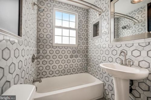 3300 Memorial St, Alexandria VA  22306-1545 exterior