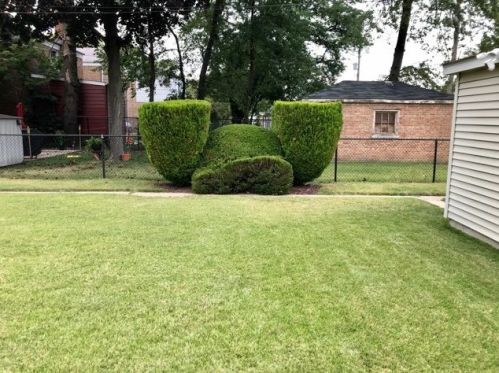 8847 Euclid Ave, Chicago IL 60617-2908 exterior