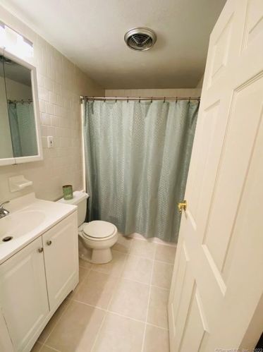 46 Wall St, Wallingford CT 06492-4708 exterior