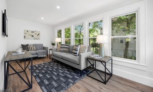 122 Ctr St, Clinton NJ 08809-1318 exterior