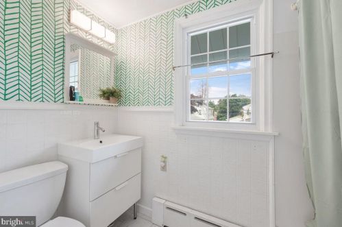 238 Roland Rd, Chester PA 19015-3328 exterior