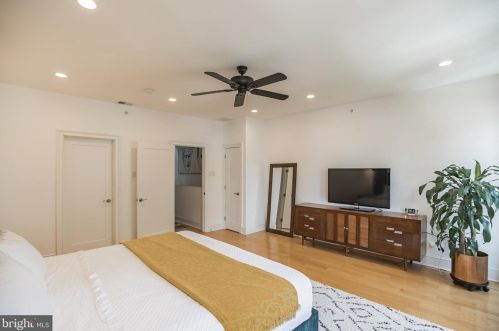 1018 Leithgow St, Philadelphia PA  19123-1421 exterior