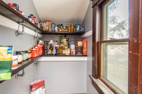 325 Montana St, Milwaukee WI 53219-3077 exterior