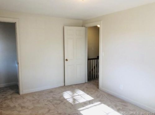 27 Lansdale Ave, Milford CT 06460-5153 exterior