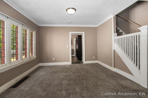 1247 Sherman St, Grand Rapids MI 49506-2614 exterior